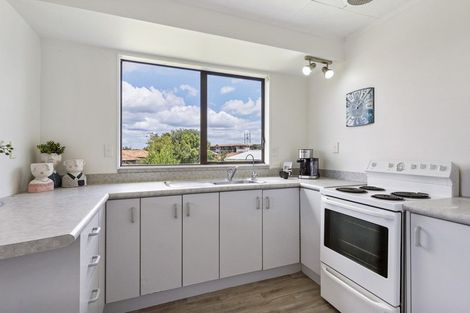 Photo of property in 12 Orewa Heights Crescent, Orewa, 0931