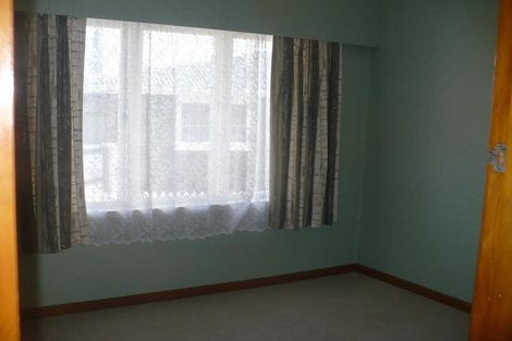 Photo of property in 2 Vera Road, Te Atatu South, Auckland, 0610