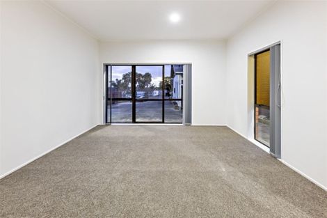 Photo of property in 2/16 Great South Road, Manurewa, Auckland, 2102