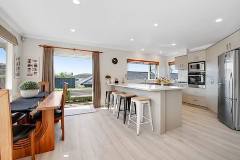Photo of property in 14 Astor Place, Orewa, 0931