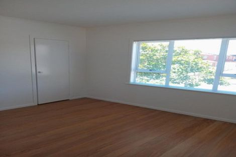 Photo of property in 8 Dawnhaven Drive, Te Atatu Peninsula, Auckland, 0610