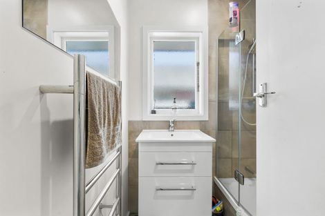 Photo of property in 2/27 Hills Road, Edgeware, Christchurch, 8013