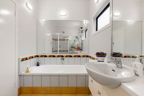 Photo of property in 150 Lake Crescent, Hamilton Lake, Hamilton, 3204