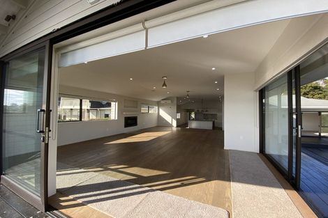 Photo of property in 62 The Terrace, Herald Island, Auckland, 0618