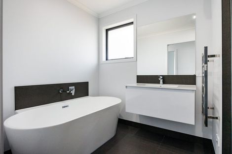 Photo of property in 54 Sardinia Grove, Fitzherbert, Palmerston North, 4410