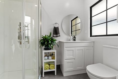 Photo of property in 51 Rathmar Drive, Manurewa, Auckland, 2105