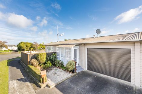 Photo of property in 46 Abraham Crescent, Milson, Palmerston North, 4414