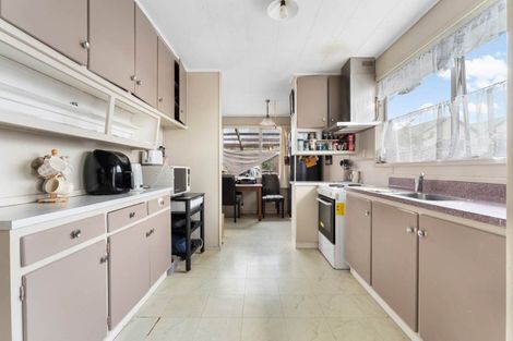 Photo of property in 97 Vodanovich Road, Te Atatu South, Auckland, 0610