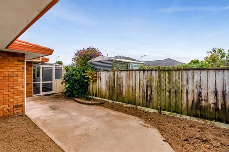 Photo of property in 1/9 Waiwera Place, Merrilands, New Plymouth, 4312