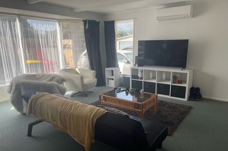 Photo of property in 34 Duchess Place, Maupuia, Wellington, 6022