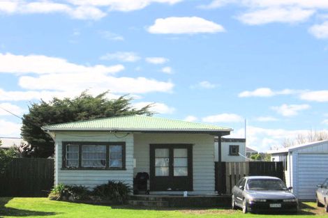 Photo of property in 13 Hart Street, Foxton Beach, Foxton, 4815