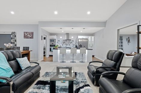 Photo of property in 1 Holcombrooke Lane, Welcome Bay, Tauranga, 3175