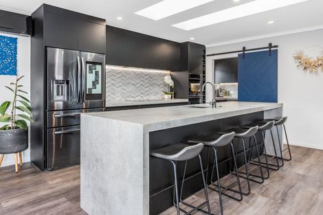 Photo of property in 4 Craigie Way, Wainuiomata, Lower Hutt, 5014