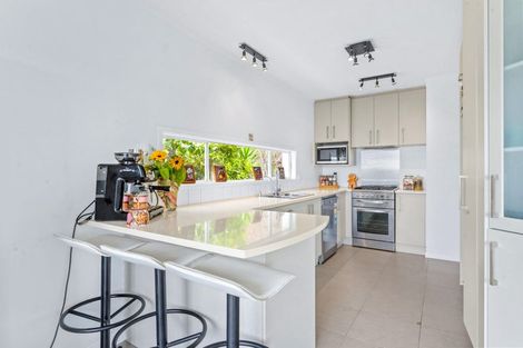 Photo of property in 17 Bournemouth Terrace, Murrays Bay, Auckland, 0630