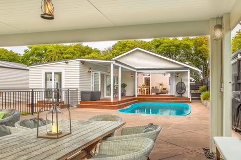 Photo of property in 16 Selwyn Crescent, College Estate, Whanganui, 4500