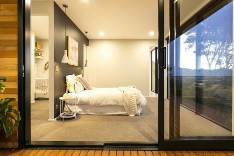 Photo of property in 182 Scenic Drive, Titirangi, Auckland, 0604