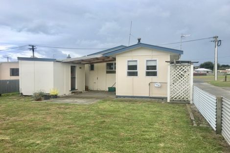 Photo of property in 15 Thomas Place, Foxton Beach, Foxton, 4815