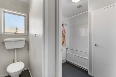 Photo of property in 2/76 Millbrook Road, Henderson, Auckland, 0612