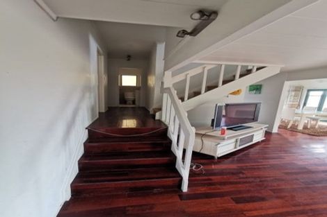 Photo of property in 81 College Road, Northcote, Auckland, 0627