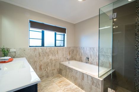 Photo of property in 39 Picasso Drive, West Harbour, Auckland, 0618