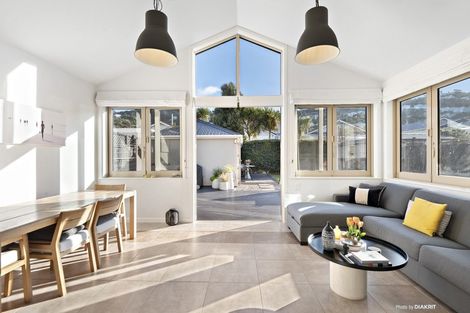 Photo of property in 17 Palm Avenue, Lyall Bay, Wellington, 6022