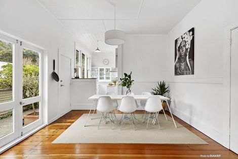 Photo of property in 26 Melbourne Road, Island Bay, Wellington, 6023