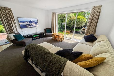 Photo of property in 35 Pinehurst Crescent, Russley, Christchurch, 8042