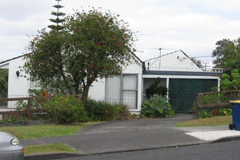 Photo of property in 2 Sartors Avenue, Northcross, Auckland, 0630