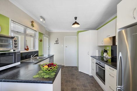 Photo of property in 18 Mount View Place, Spotswood, New Plymouth, 4310