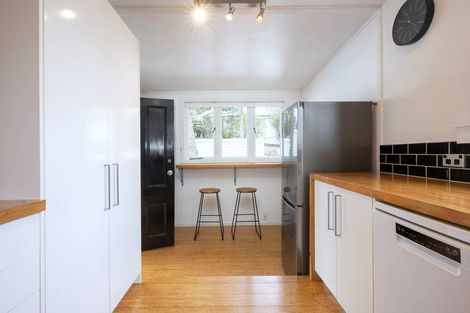 Photo of property in 1/49 Konini Road, Titirangi, Auckland, 0604