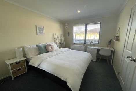 Photo of property in 102 Armoy Drive, East Tamaki, Auckland, 2016