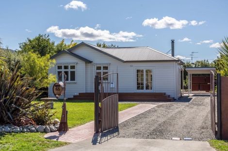 Photo of property in 65 Brandon Street, Featherston, 5710