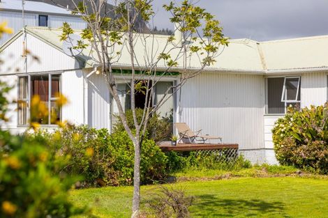 Photo of property in 18 Utauta Street, Waikanae, 5036