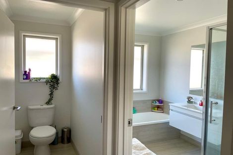 Photo of property in 22 Lakeside Terrace, Omokoroa, 3114