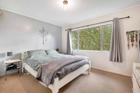 Photo of property in 6 Parakai Avenue, Parakai, 0830