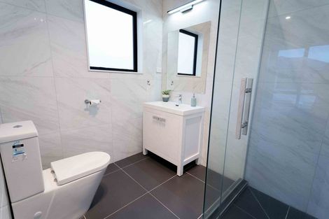 Photo of property in 2 Darley Way, Papakura, 2110