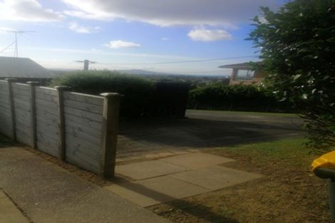 Photo of property in 1/613 Glenfield Road, Totara Vale, Auckland, 0629