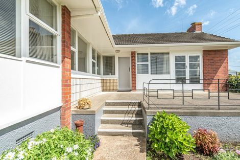 Photo of property in 46 Hadfield Crescent, College Estate, Whanganui, 4500