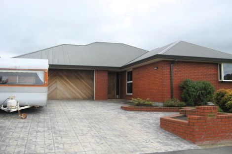 Photo of property in 17 Farnswood Place, Redwood, Christchurch, 8051