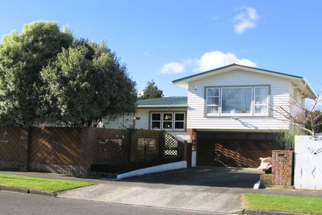 Photo of property in 1 Surrey Crescent, Hokowhitu, Palmerston North, 4410