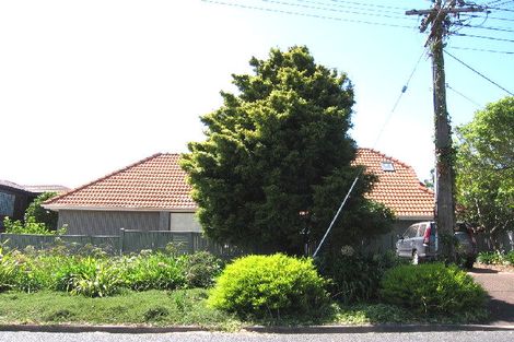 Photo of property in 2 Cliff Road, Torbay, Auckland, 0630