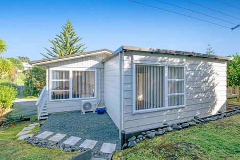 Photo of property in 5 Maori Hut Road, Red Beach, 0932