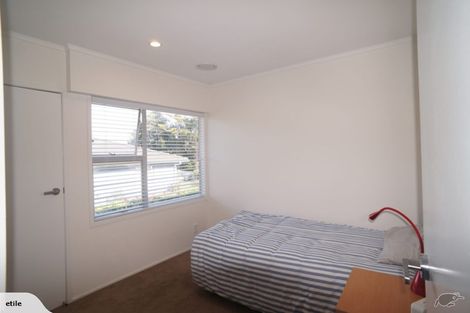 Photo of property in 2/4210a Great North Road, Glendene, Auckland, 0602
