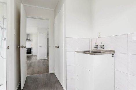 Photo of property in 2/58 Clevedon Road, Papakura, 2110