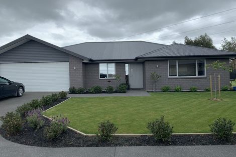 Photo of property in 8 Clarendon Place, Rangiora, 7400