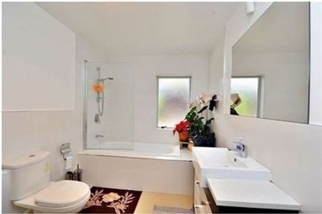 Photo of property in 79a Awaroa Road, Sunnyvale, Auckland, 0612