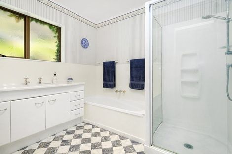 Photo of property in 34 Greyfriars Crescent, Tawa, Wellington, 5028