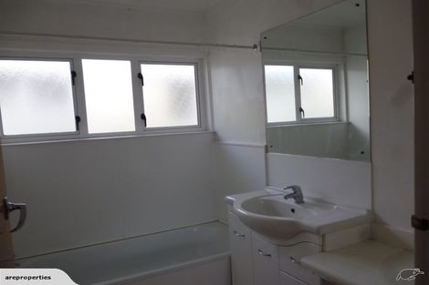 Photo of property in 2/17 View Road, Glenfield, Auckland, 0627