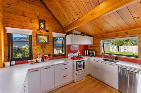 Photo of property in 5 Kaitake Place, Oakura, 4314