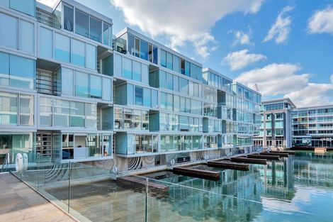 Photo of property in Halsey Apartments At Lighter Quay, 506/77 Halsey Street, Auckland Central, Auckland, 1010